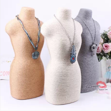 Modna biała biżuteria Bust Man – Body Jewelry Plus recenzja i cena
