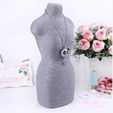 Modna biała biżuteria Bust Man – Body Jewelry Plus recenzja i cena